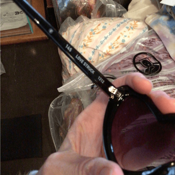 NEW! Super rare Quay Australia Black Cat-Eye Sunglasses main image 7